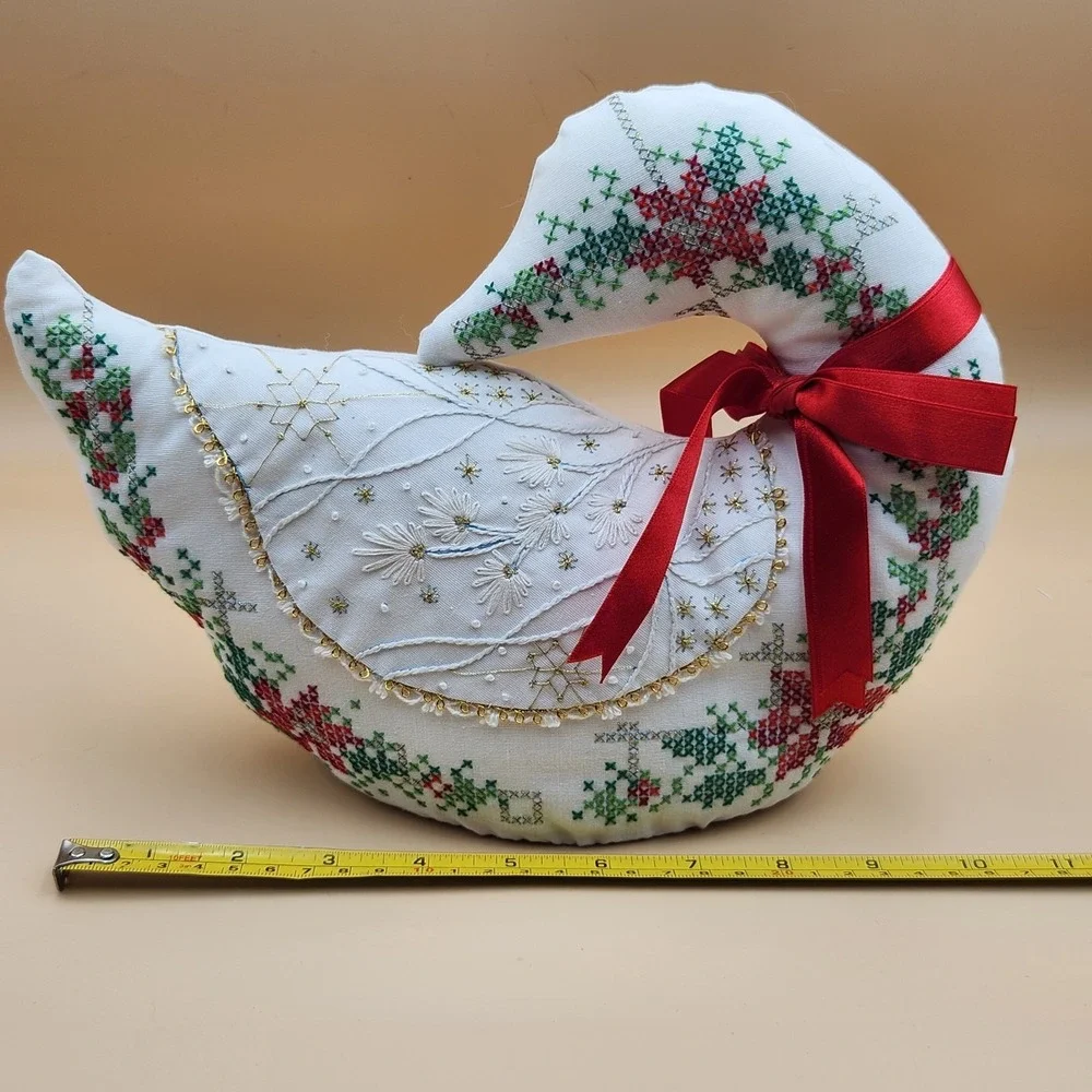 VTG Titan Needlecraft Cross Stitch Christmas Goose Ribbon Centerpiece Silhouette